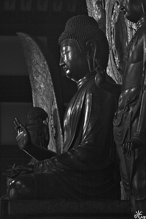 yakushi-nyorai-- the medicine buddha