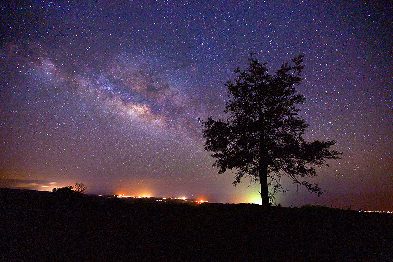waimea town and milky way