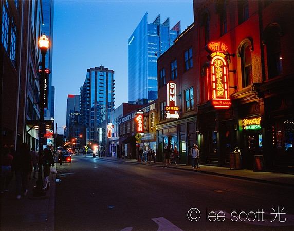Sun Diner and Johnny Cash (Nashville at Night)