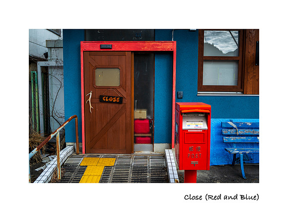 Close (Red and Blue)