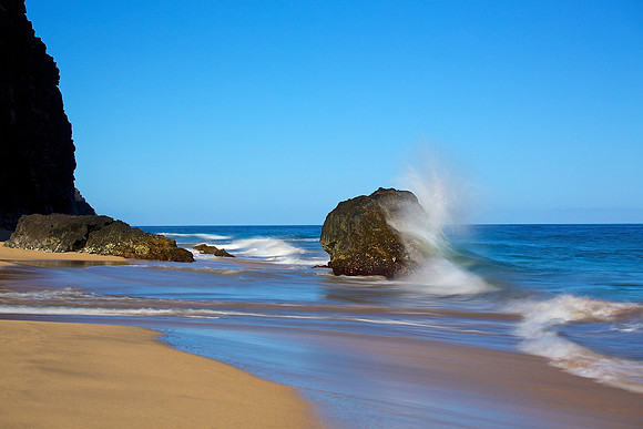 hanakapi'ai beach and wave